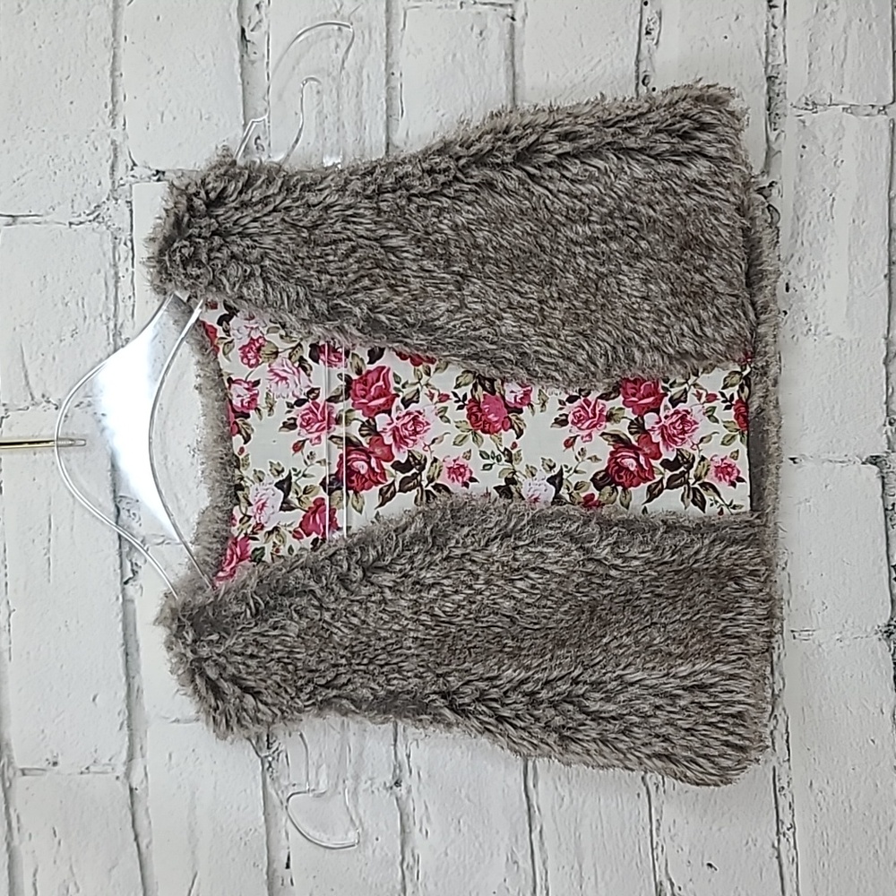 TJ Maxx Reversible Soft Fuzzy Faux Fur Floral Open Front Vest Jacket in Tan/Pink